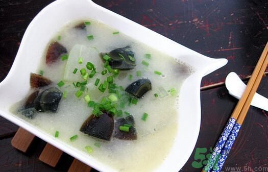 冬瓜和皮蛋一起吃能降火嗎？冬瓜能和皮蛋一起吃嗎？