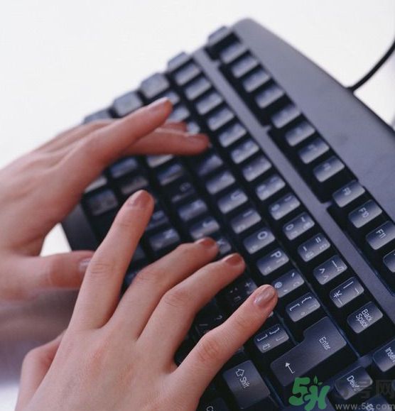 鍵盤有油是什么原因？鍵盤有油怎么辦？