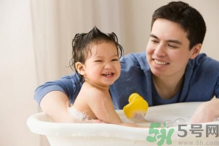 悅詩風(fēng)吟悅享美肌松木香氛沐浴露怎么樣？悅詩風(fēng)吟悅享美肌松木香氛沐浴露好用嗎？