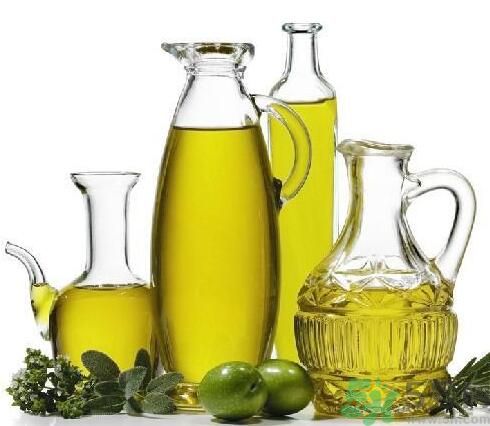 橄欖油夏天要放冰箱嗎？橄欖油可以放冰箱嗎？