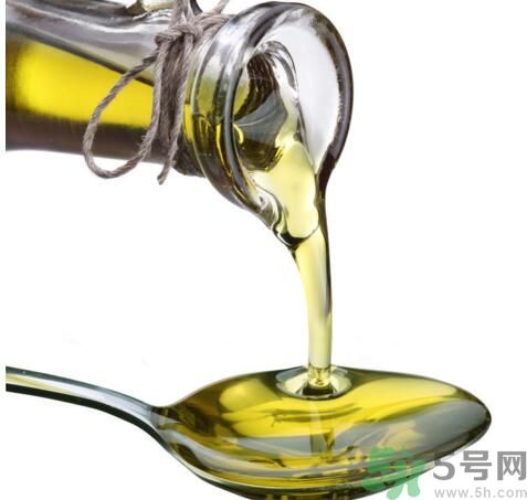 橄欖油夏天要放冰箱嗎？橄欖油可以放冰箱嗎？