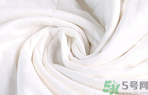 蠶絲被是不是有味道?蠶絲被有什么味道? 蠶絲被是不是有味道?蠶絲被有什么味道?