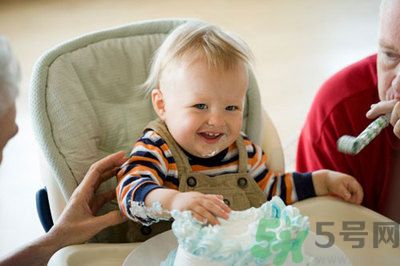 小孩子咬鉛筆會鉛中毒嗎？小孩子咬鉛筆會影響身體健康嗎？