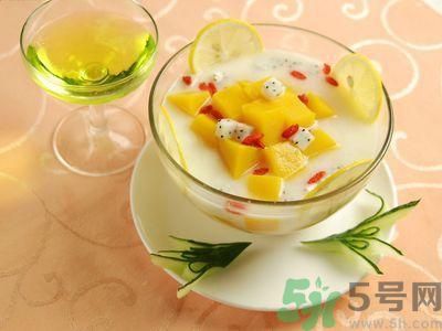 枇杷和酸奶能一起吃嗎?枇杷和酸奶一起吃會(huì)怎么樣 枇杷和酸奶能一起吃嗎?枇杷和酸奶一起吃會(huì)怎么樣