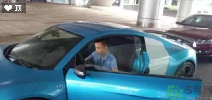 開蘭博基尼上下班的人是誰？開蘭博基尼上下班開的是哪輛公交車？