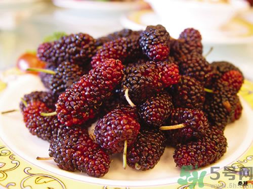 桑葚可以和海鮮一起吃嗎?桑葚能和海鮮同吃嗎? 桑葚可以和海鮮一起吃嗎?桑葚能和海鮮同吃嗎?