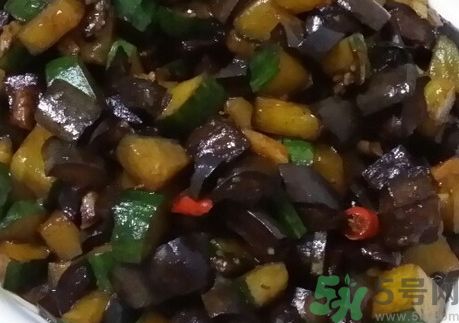 茄子可以和黃瓜一起吃嗎?茄子能和黃瓜同吃嗎? 茄子可以和黃瓜一起吃嗎?茄子能和黃瓜同吃嗎?