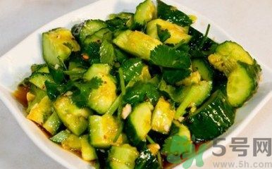 坐月子可以吃拍黃瓜嗎？坐月子可以吃生黃瓜嗎？