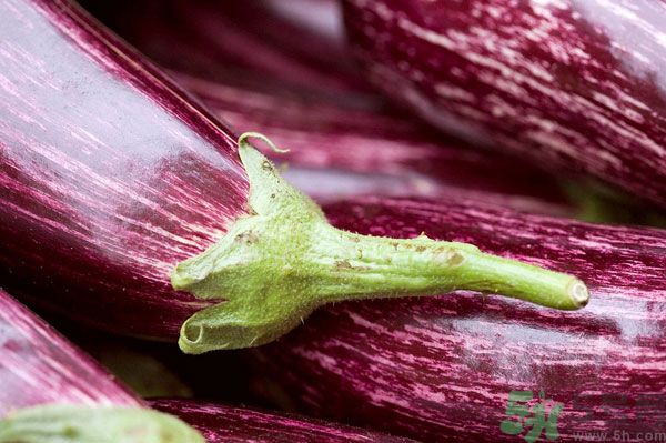 茄子里面有黑點(diǎn)能吃嗎？茄子里面黑了能吃嗎？