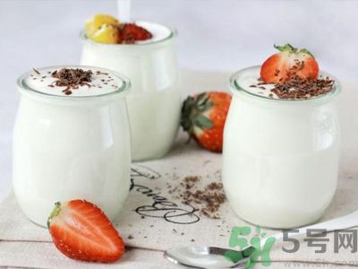 李子能和酸奶一起吃嗎？李子和酸奶一起吃好嗎