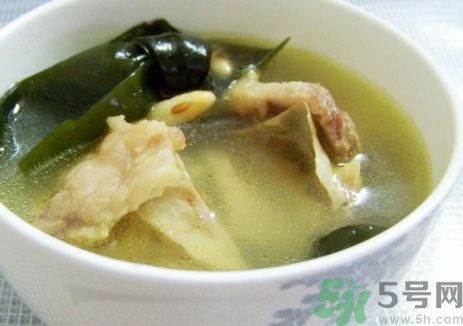 海帶排骨湯什么時(shí)候放海帶?海帶排骨湯放海帶的時(shí)間 海帶排骨湯什么時(shí)候放海帶?海帶排骨湯放海帶的時(shí)間