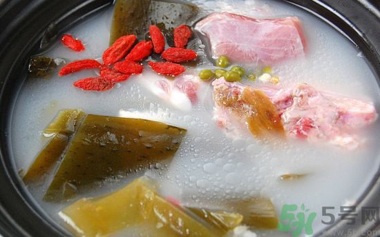 喝海帶排骨湯有什么好處?海帶排骨湯的功效與作用 喝海帶排骨湯有什么好處?海帶排骨湯的功效與作用