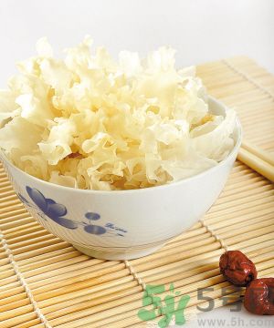 哈密瓜可以和銀耳一起煮嗎？哈密瓜可以和銀耳一起吃嗎？