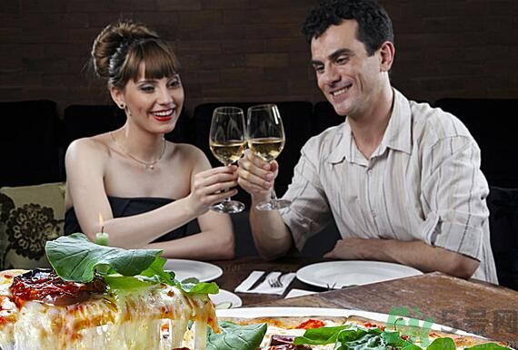 喝酒臉發(fā)白的人酒量好嗎？喝酒臉發(fā)白好不好？