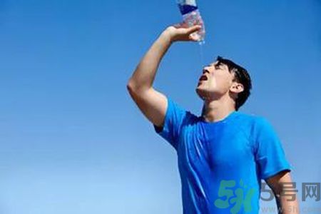 夏季愛出汗怎么辦 夏季愛出汗怎么辦