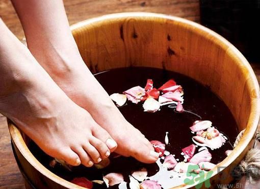 艾葉泡腳可以去濕氣嗎?艾葉泡腳能去濕氣嗎? 艾葉泡腳可以去濕氣嗎?艾葉泡腳能去濕氣嗎?