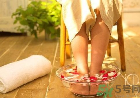 艾葉泡腳可以治痛經(jīng)嗎?艾葉泡腳能治痛經(jīng)嗎? 艾葉泡腳可以治痛經(jīng)嗎?艾葉泡腳能治痛經(jīng)嗎?