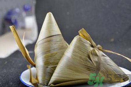 粽子可以和酸梅湯一起吃嗎？吃粽子能喝酸梅湯嗎？