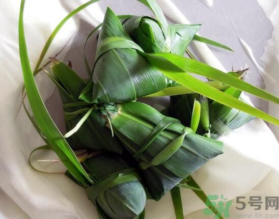 熟粽子泡在水里會(huì)壞嗎？熟粽子為什么要泡在水里？