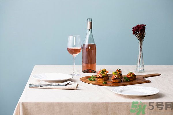 女生喝紅酒有什么好處？女生喝紅酒好嗎？