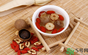 山楂枸杞一起泡水喝好嗎？山楂枸杞一起泡水喝有什么好處？