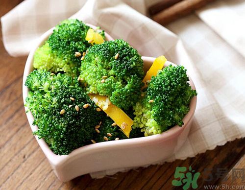 吃西蘭花可以豐胸嗎？吃西蘭花有豐胸作用嗎？