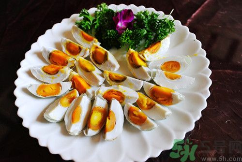 咸鴨蛋和雞蛋能一起吃嗎?咸鴨蛋和雞蛋營養(yǎng)價值 咸鴨蛋和雞蛋能一起吃嗎?咸鴨蛋和雞蛋營養(yǎng)價值