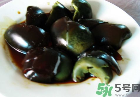 吃皮蛋可以喝豆?jié){嗎?皮蛋能和豆?jié){一起吃嗎? 吃皮蛋可以喝豆?jié){嗎?皮蛋能和豆?jié){一起吃嗎?