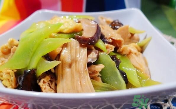 萵筍可以和香菇一起炒嗎？萵筍和香菇一起吃好嗎？