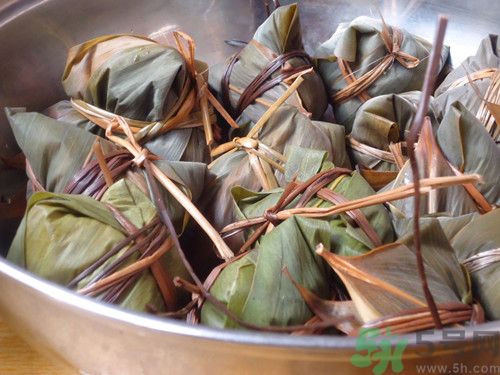 咸肉粽子怎么做?咸肉包粽子要放鹽嗎 咸肉粽子怎么做?咸肉包粽子要放鹽嗎