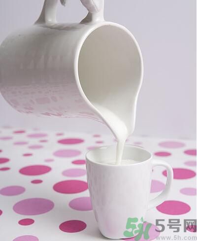 吃豌豆可以喝牛奶嗎？吃豌豆的時(shí)候可以喝牛奶嗎？