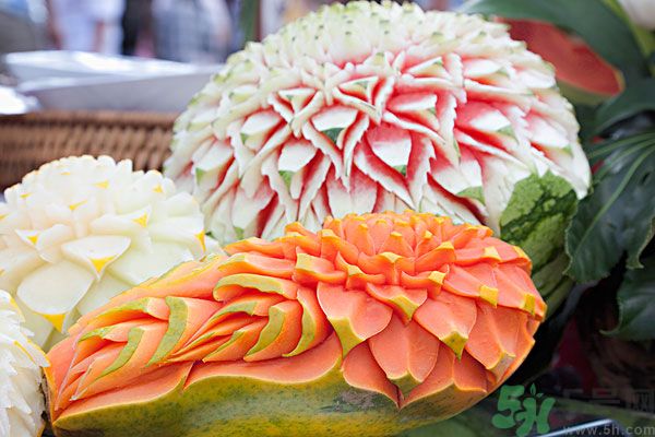 木瓜是酸的嗎？木瓜吃起來(lái)什么味道？