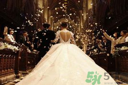 中國男性求婚越來越奢侈 中國男性求婚越來越奢侈