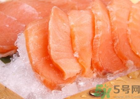 吃三文魚能喝牛奶嗎?三文魚可以和牛奶一起吃嗎? 吃三文魚能喝牛奶嗎?三文魚可以和牛奶一起吃嗎?