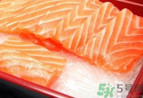 吃三文魚能喝牛奶嗎?三文魚可以和牛奶一起吃嗎? 吃三文魚能喝牛奶嗎?三文魚可以和牛奶一起吃嗎?