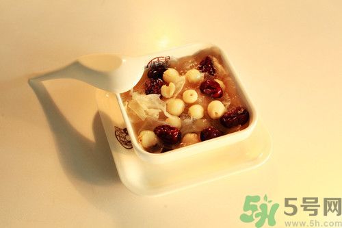 蓮子和紅棗可以一起煮嗎?蓮子和紅棗一起吃有什么好處 蓮子和紅棗可以一起煮嗎?蓮子和紅棗一起吃有什么好處