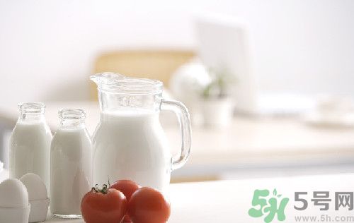 喝牛奶有助于睡眠嗎? 喝牛奶有助于睡眠嗎?