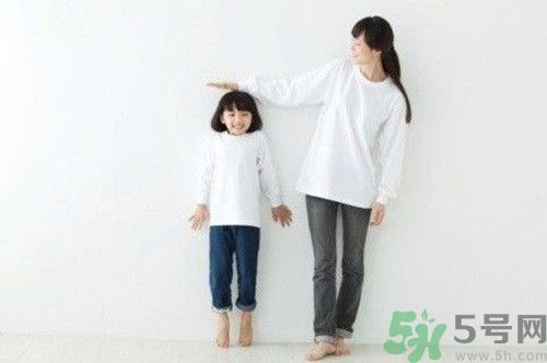 17歲女孩的正常身高是多少?17歲女孩還能長(zhǎng)高嗎 17歲女孩的正常身高是多少?17歲女孩還能長(zhǎng)高嗎