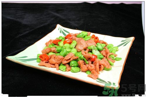 蠶豆和牛肉能一起吃嗎?一起吃會怎么樣呢 蠶豆和牛肉能一起吃嗎?一起吃會怎么樣呢