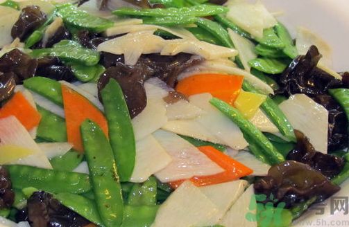 扁豆可以和木耳一起吃嗎?扁豆能和木耳同吃嗎? 扁豆可以和木耳一起吃嗎?扁豆能和木耳同吃嗎?