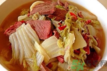 白菜可以和牛肉一起吃嗎?白菜能和牛肉同吃嗎? 白菜可以和牛肉一起吃嗎?白菜能和牛肉同吃嗎?