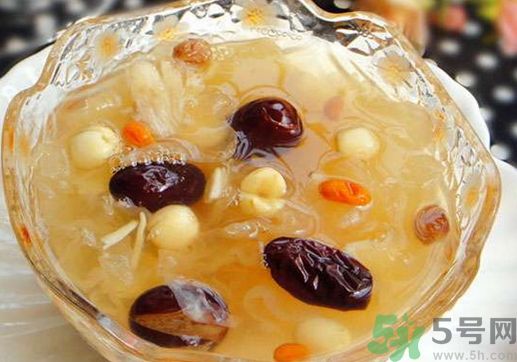 吃蓮蓬可以補(bǔ)血嗎?女人吃蓮蓬能補(bǔ)血嗎? 吃蓮蓬可以補(bǔ)血嗎?女人吃蓮蓬能補(bǔ)血嗎?