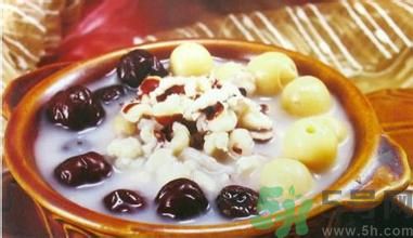 芡實(shí)可以和蓮子一起吃嗎?芡實(shí)能和蓮子同吃嗎? 芡實(shí)可以和蓮子一起吃嗎?芡實(shí)能和蓮子同吃嗎?