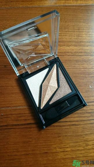 凱朵kate覺醒鉆光閃耀杏仁三色眼影色號試色對比圖 凱朵kate覺醒鉆光閃耀杏仁三色眼影色號試色對比圖