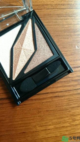 凱朵kate覺醒鉆光閃耀杏仁三色眼影色號試色對比圖 凱朵kate覺醒鉆光閃耀杏仁三色眼影色號試色對比圖