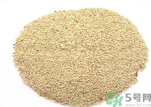 黑芝麻可以和白芝麻一起吃嗎?黑芝麻和白芝麻有什么區(qū)別 黑芝麻可以和白芝麻一起吃嗎?黑芝麻和白芝麻有什么區(qū)別