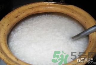 月經(jīng)期可以吃白米粥嗎?來(lái)大姨媽能吃白米粥嗎? 月經(jīng)期可以吃白米粥嗎?來(lái)大姨媽能吃白米粥嗎?