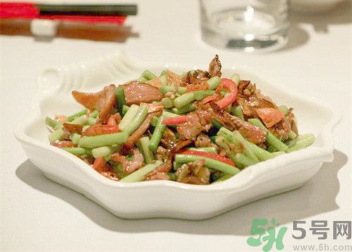 蒜苗沒炒熟可以吃嗎?蒜苗沒炒熟有毒嗎 蒜苗沒炒熟可以吃嗎?蒜苗沒炒熟有毒嗎