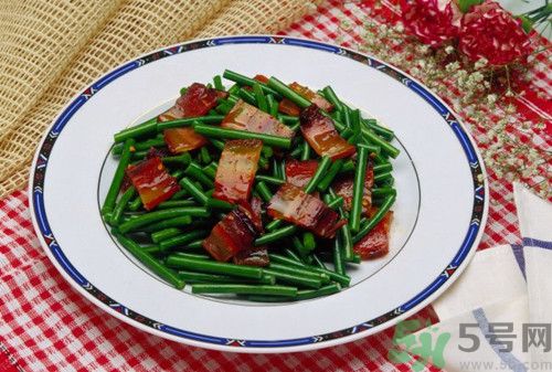 蒜苗沒炒熟可以吃嗎?蒜苗沒炒熟有毒嗎 蒜苗沒炒熟可以吃嗎?蒜苗沒炒熟有毒嗎