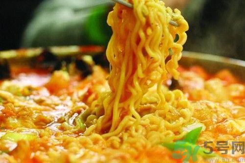 孕婦能吃方便面嗎?孕婦吃方便面對胎兒有什么影響 孕婦能吃方便面嗎?孕婦吃方便面對胎兒有什么影響